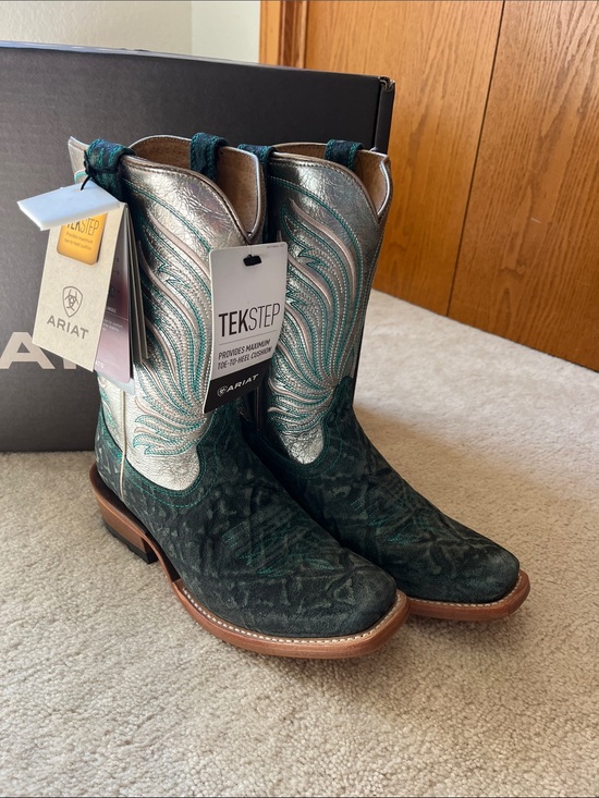 Ariat Shoes - Women’s Roughout Ariat Cowboy Boots